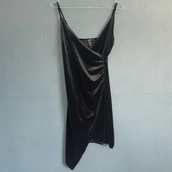 FOREVER 21 VELVET BLACK ASYMMETRICAL BODYCON MINI DRESS - Picture 1 of 4